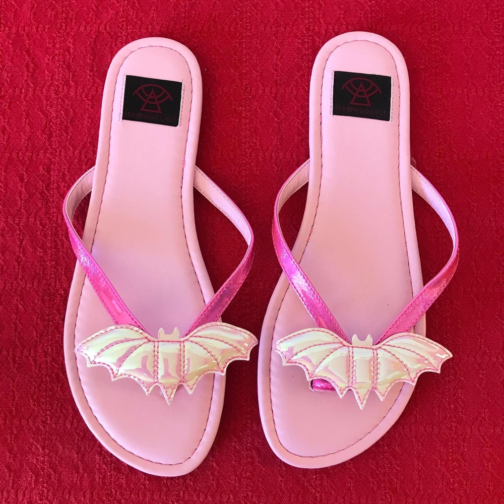 Stylish Pink Bat Design Women's Sandals - Picture 3 of 10